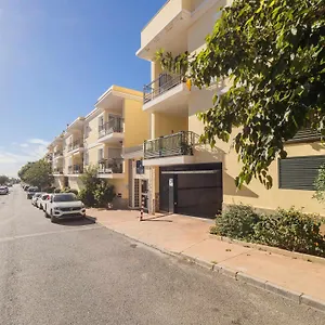 https://nuevo-con-piscina-y-parking-en-la-playa-torre-de-benagalbon.1costadelsol.com